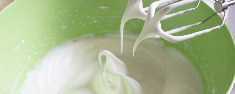 蛋白霜可以直接吃吗 蛋白霜和奶油的区别(如何做蛋白霜)