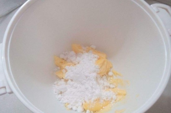 糖粉是什么做的 糖粉怎么做(糖粉是糖霜吗)