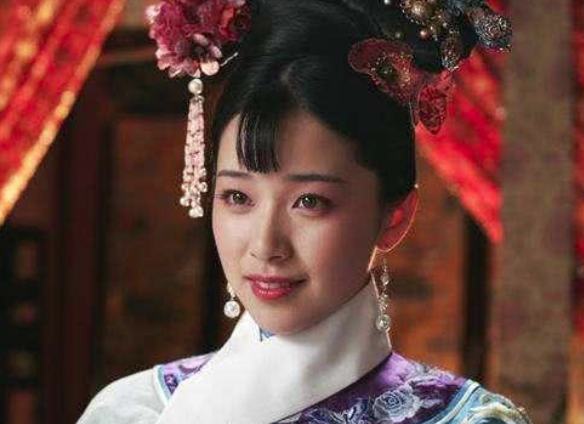 她出身高贵，是大清皇后的侄女，最后封皇贵妃